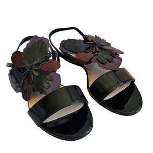 MIU MIU BLACK PATENT LEATHER FLOWER SANDALS (35)